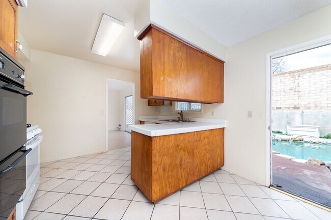 Building Photo - Charming Single-Story 3-Bed Home with Pool in Camarillo