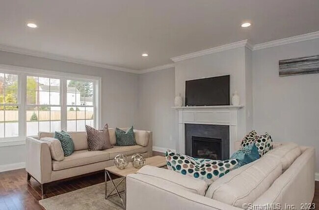 Building Photo - 777 N Main St