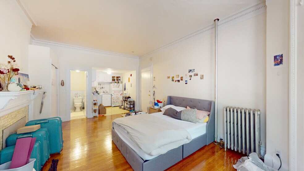Primary Photo - 1073 Beacon St