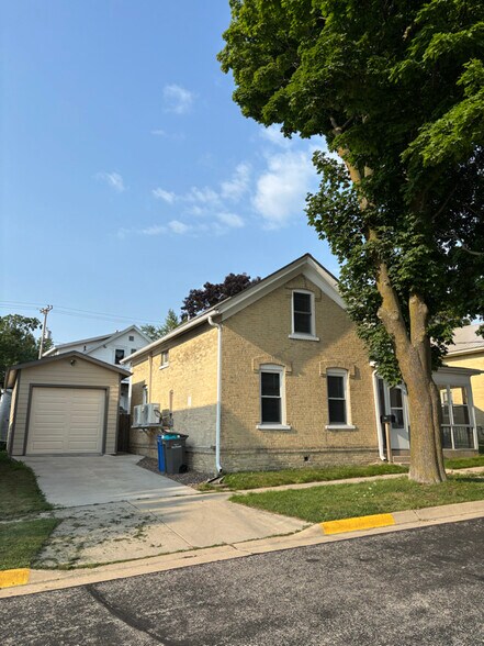 Primary Photo - 210 Cole St