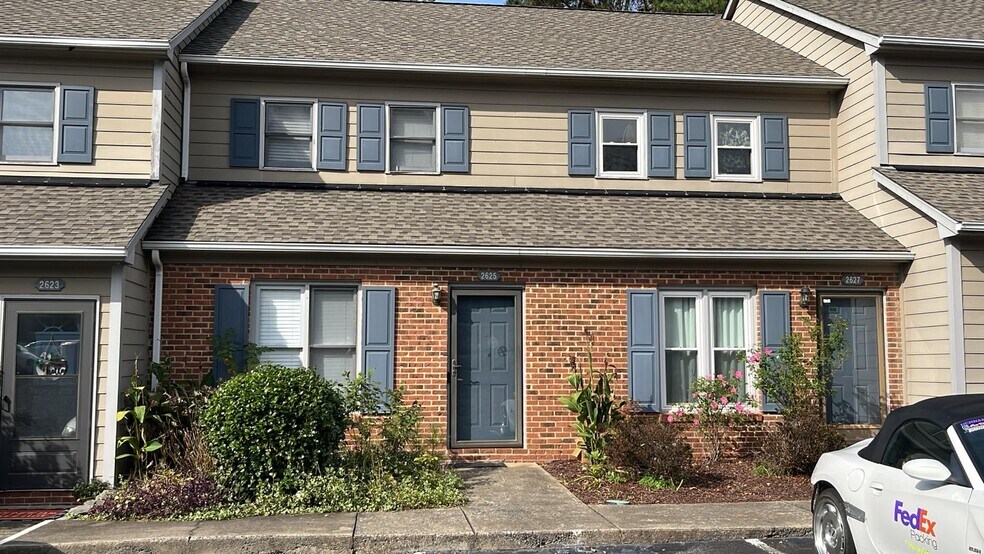 Building Photo - 2625 Hitchcock Dr