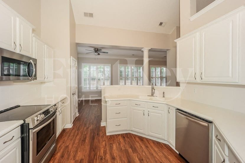 Building Photo - 17 Arbor Way