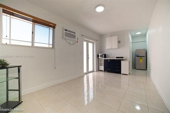 Building Photo - 783 W 78th St