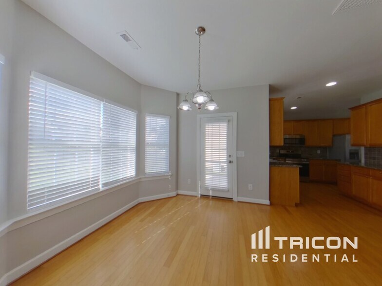 Building Photo - 2625 Sierra Chase Dr