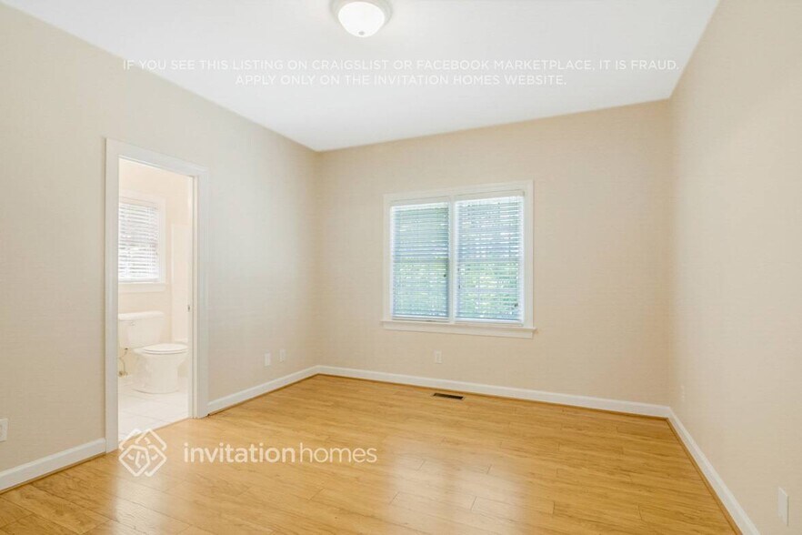 Building Photo - 405 Broadmoor Way