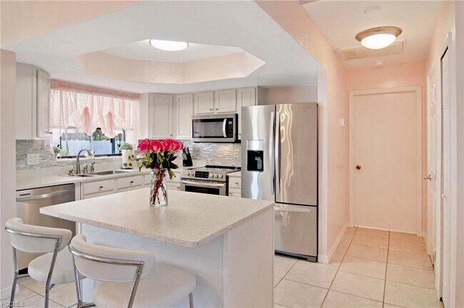 Building Photo - 4531 SW 14th Pl