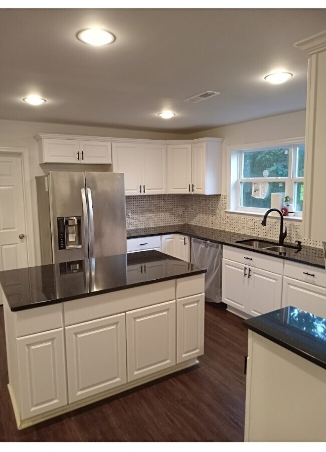 Building Photo - 1220 Owens Rd