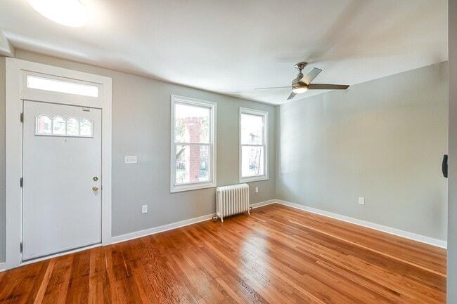 Building Photo - Charming 4br/2ba in Anacostia / Navy Yard