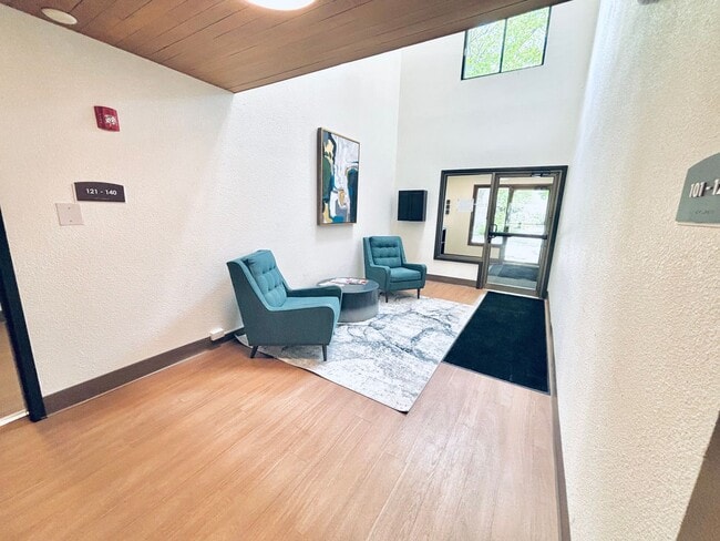 Building Photo - LOCATION LOCATION!  Prime, 1 bed/1 bath Co...