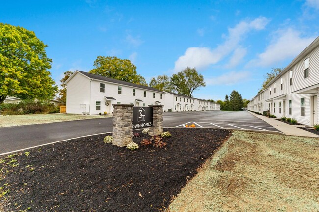 Building Photo - 382 N Franklin St