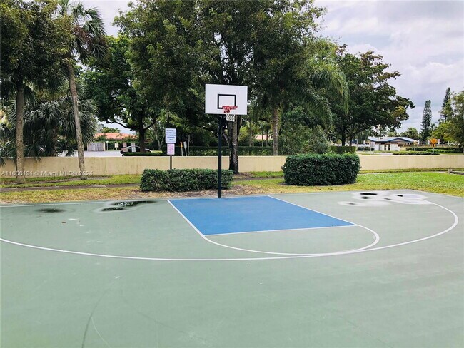 Building Photo - 506 Gardens Dr