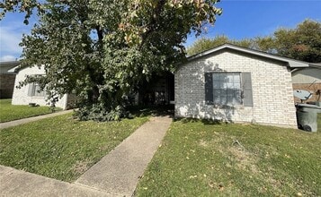 Building Photo - 1527 Hillside Dr