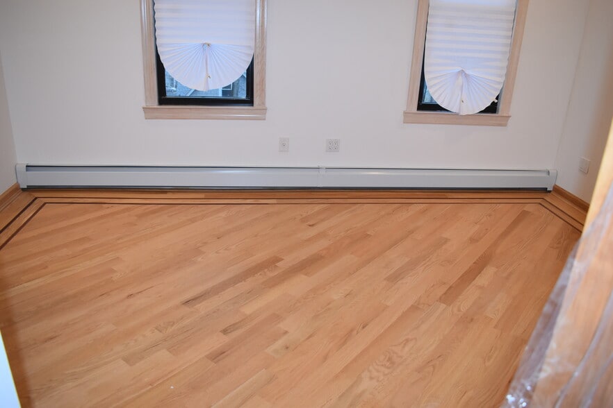 Partial Vu 2nd Bedroom - 95 Sherman Ave