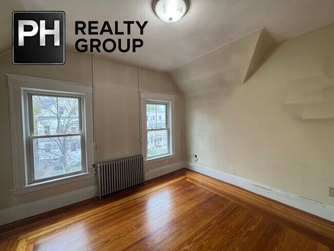 Building Photo - Park Road, Belmont, MA 02478 - 2 BR 1 BA triplex