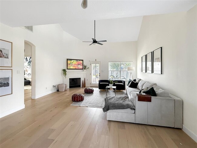 Building Photo - 803 Meadow Bluff Ct