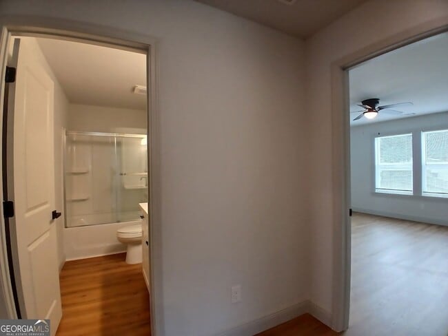Building Photo - 245 Lakeview Dr