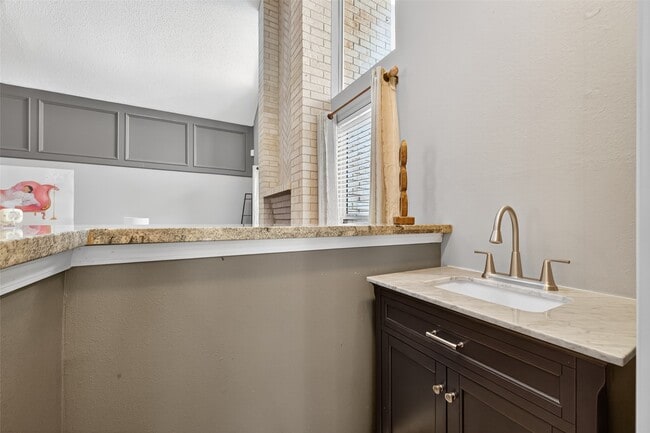 Building Photo - 5310 Holly View Dr