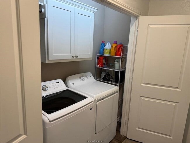 Building Photo - 3420 Summerway Dr