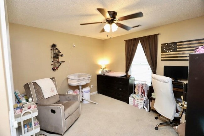 Building Photo - 2415 Edmunds Dr