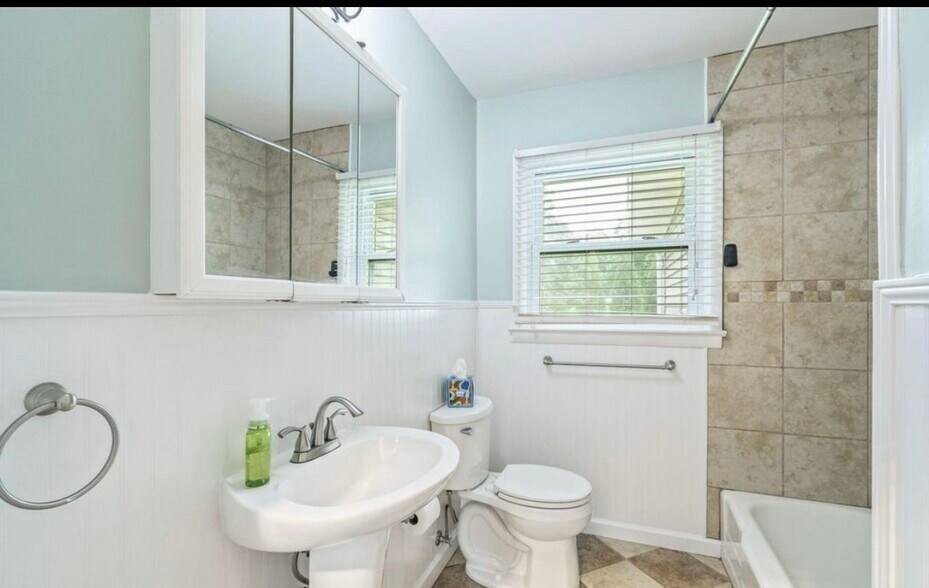 Building Photo - 8520 Garrison Drive