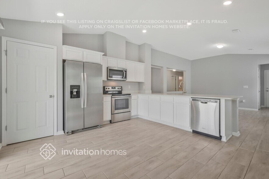 Building Photo - 207 Santorini Ct