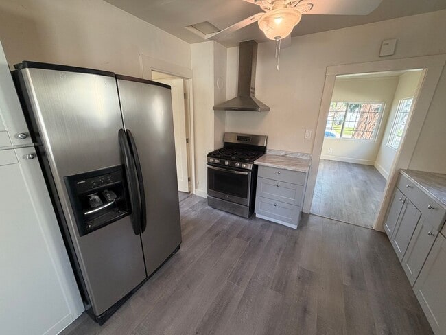 Building Photo - Bungalow nestled in East Sacramento!