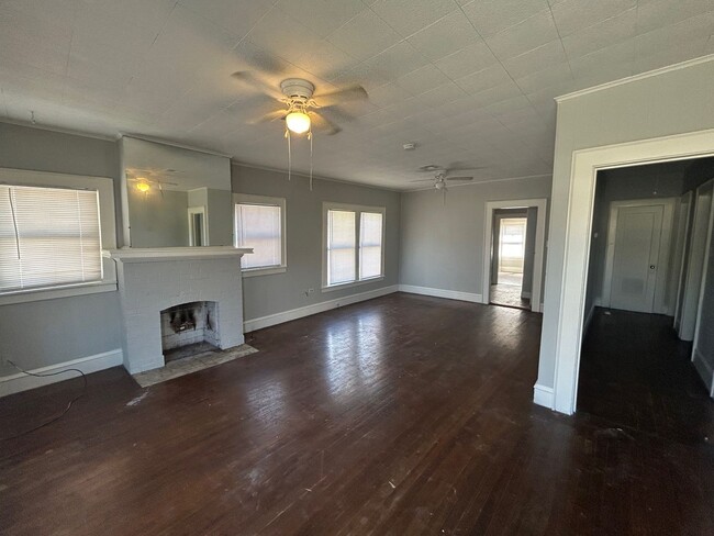 Building Photo - Updated Central Waco Home