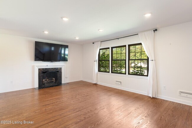Building Photo - 810 Beechwood Rd