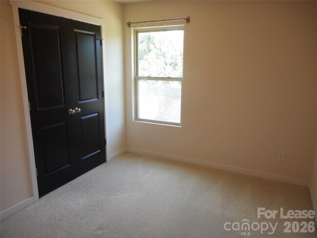 Building Photo - 7156 Pitzer Dr