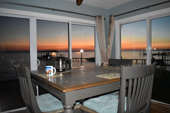 Primary Photo - Waterfront Paradise - Fully Furnished Town...