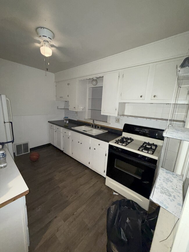 Building Photo - 742 Colonial Dr