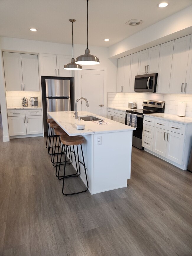 Building Photo - BRAND NEW MODERN LIVING!! HUGE 4 Bed 2.5 Bath Duplex with over 2350+ Sq. Feet.