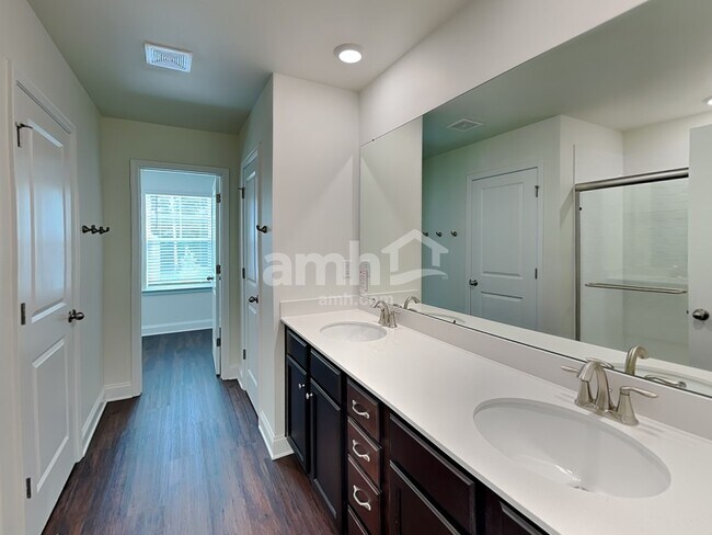 Building Photo - 639 Rivermist Dr