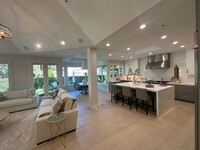 Building Photo - Amazing 5 bed 3.5 bath, Expansive & Tastef...