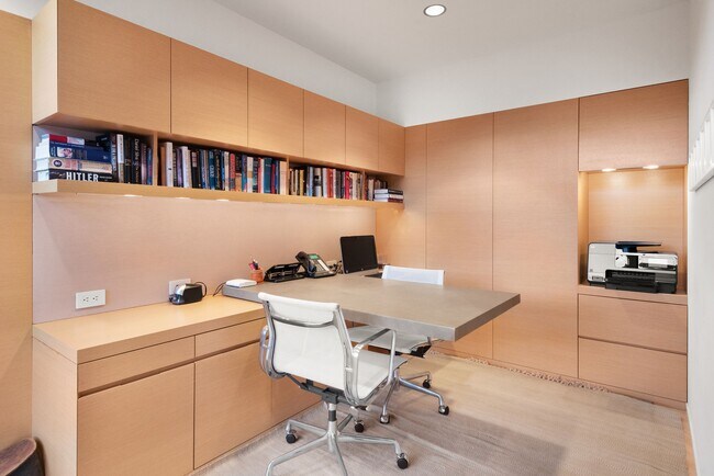 Building Photo - 821 Cluny Rd