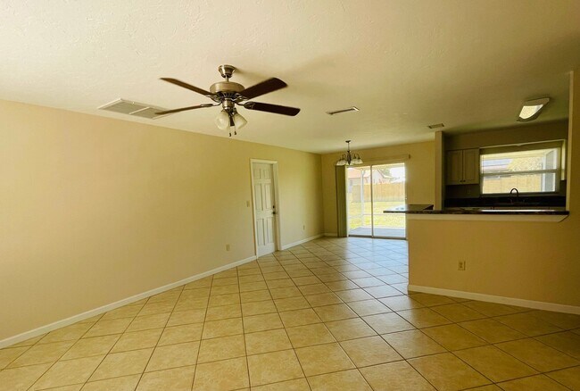 Building Photo - PORT CHARLOTTE ANNUAL RENTAL