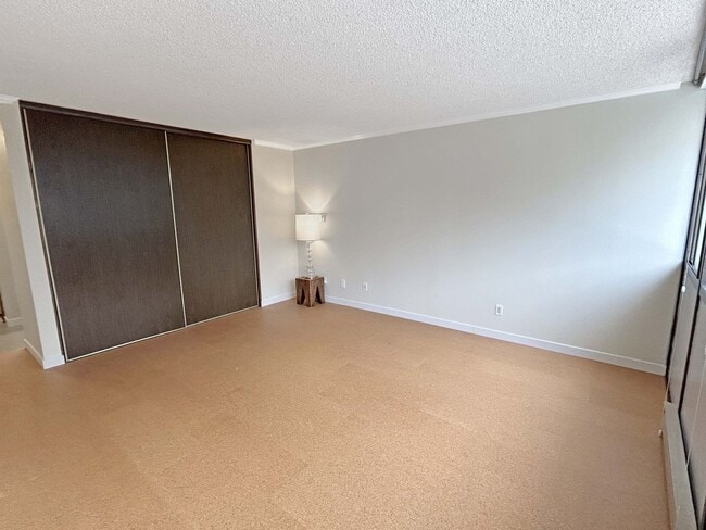 Building Photo - Capitol Lake Towers Condo (#201) w/ Move-I...