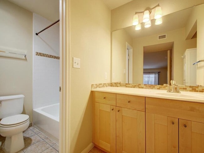 Building Photo - 7685 Northcross Dr
