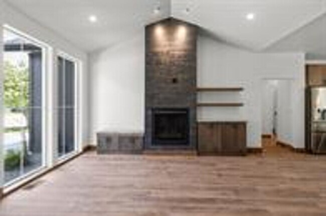 Building Photo - 4bed/2bath house on Village Greens Golf Co...