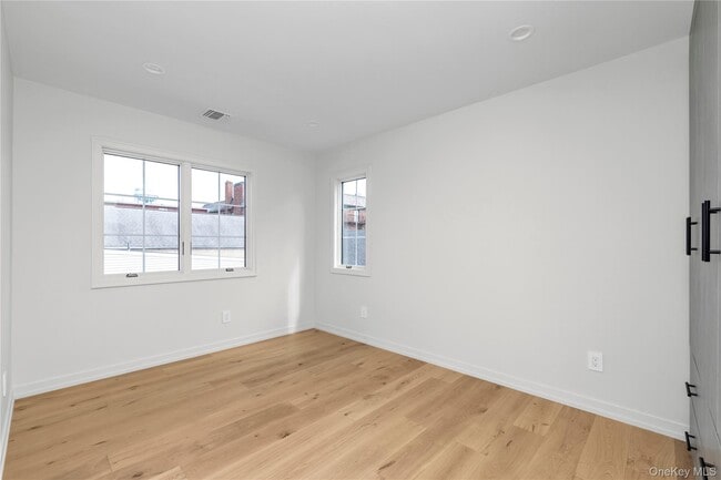 Building Photo - 157 Lincoln Ave