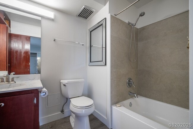 Building Photo - Beautifully maintained 1BR/1BA/1PKG unit i...