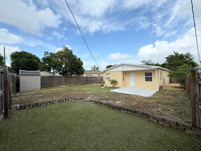 Building Photo - 1405 N J Terrace