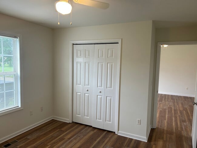 Building Photo - 51 Farm View Cir