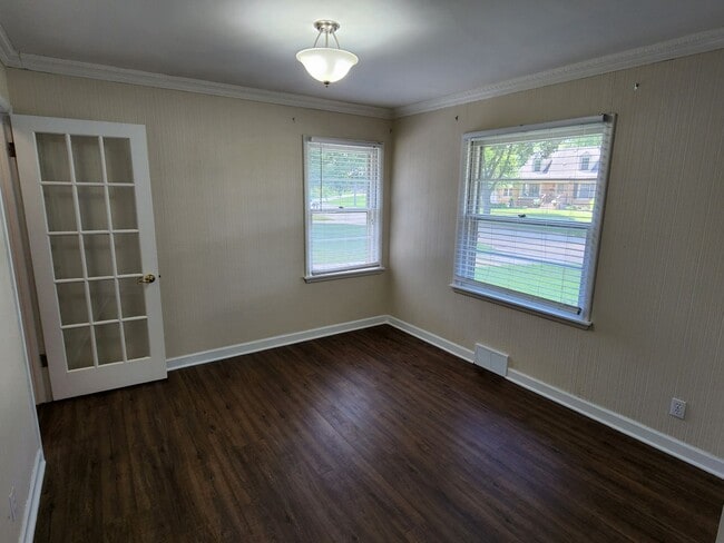Building Photo - 3 bedroom Tosa ranch