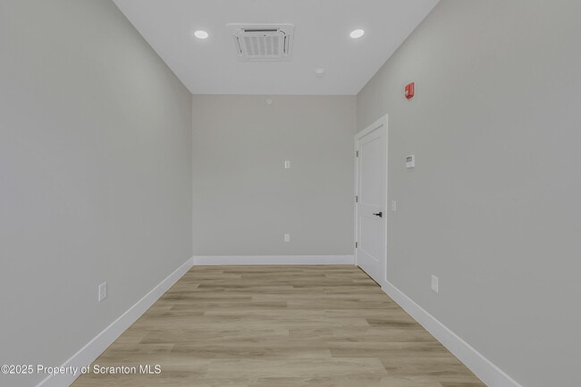 Building Photo - 215 Hickory St