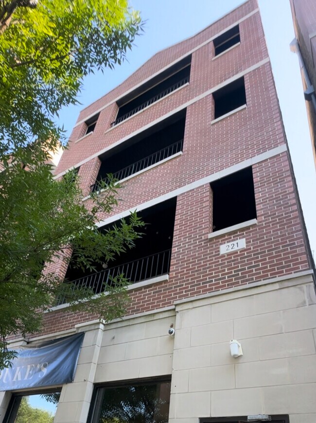 Primary Photo - 221 E 31st St