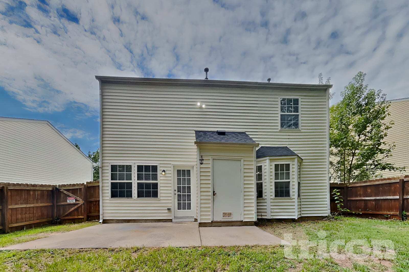 Building Photo - 1829 Elkpark Dr