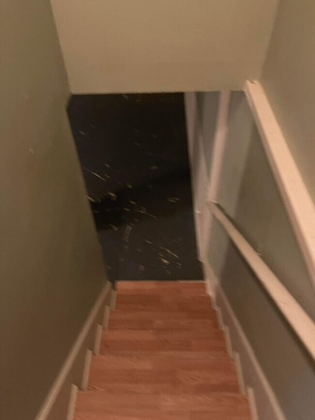 Building Photo - 3 Bed, 1 Bath House with a partially finished basement with fenced back yard