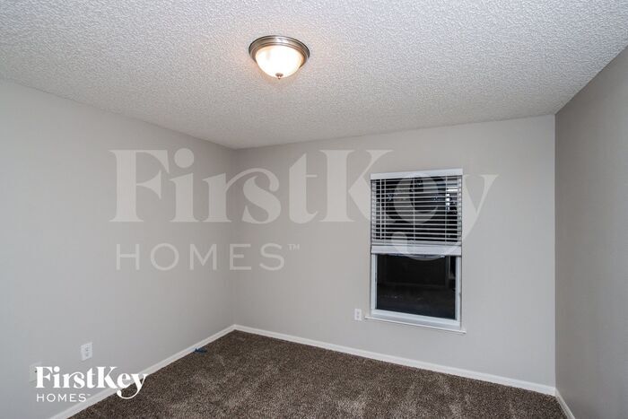 Building Photo - 2315 Canopy Dr