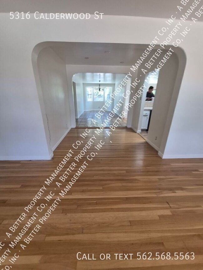 Building Photo - 5316 E Calderwood St